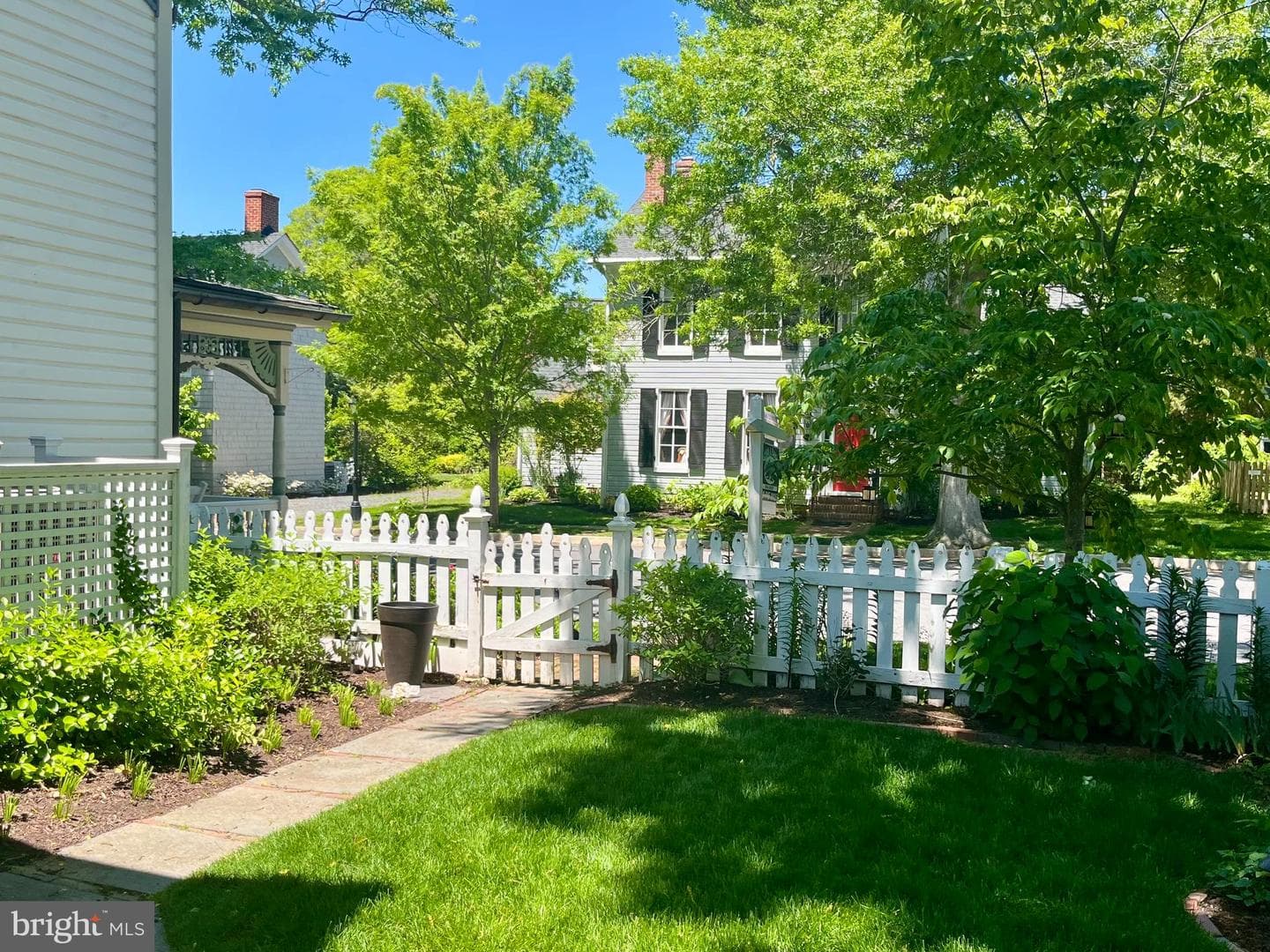 114 W Chestnut Street photo 41