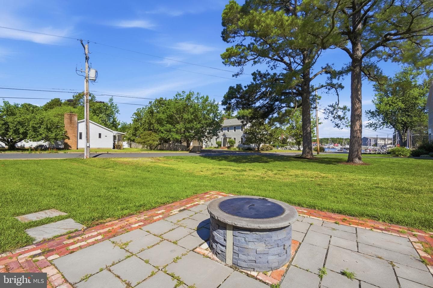 303 Manor photo 49
