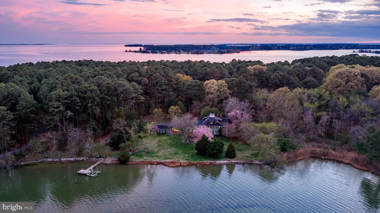 7421 Quaker Neck Road, Bozman