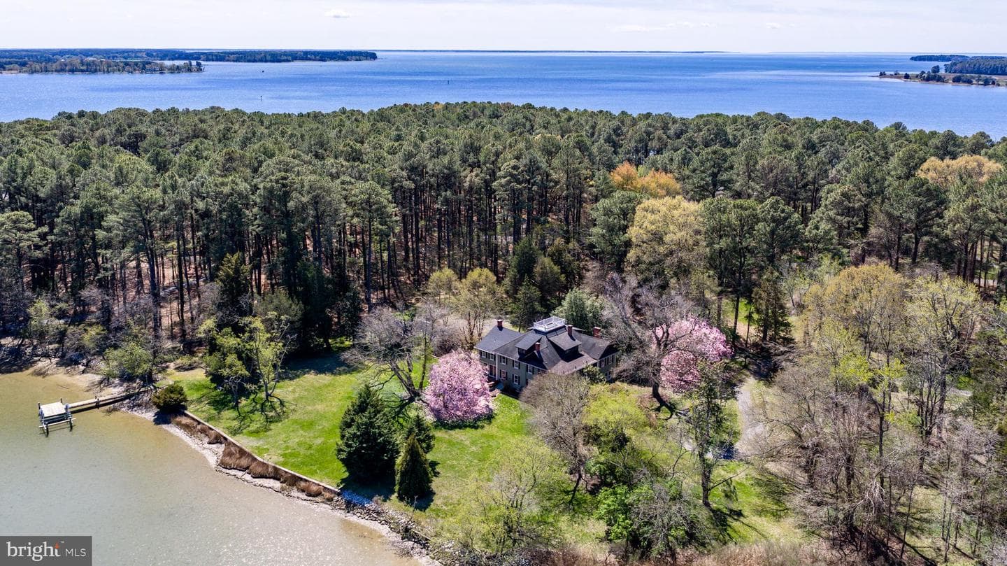 7421 Quaker Neck Road, Bozman