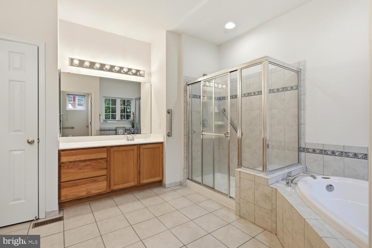 7588 Easton Club Drive photo 34