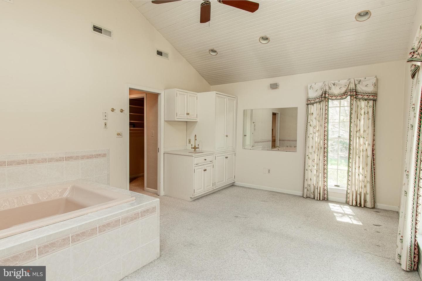 31 Londonderry Drive photo 43
