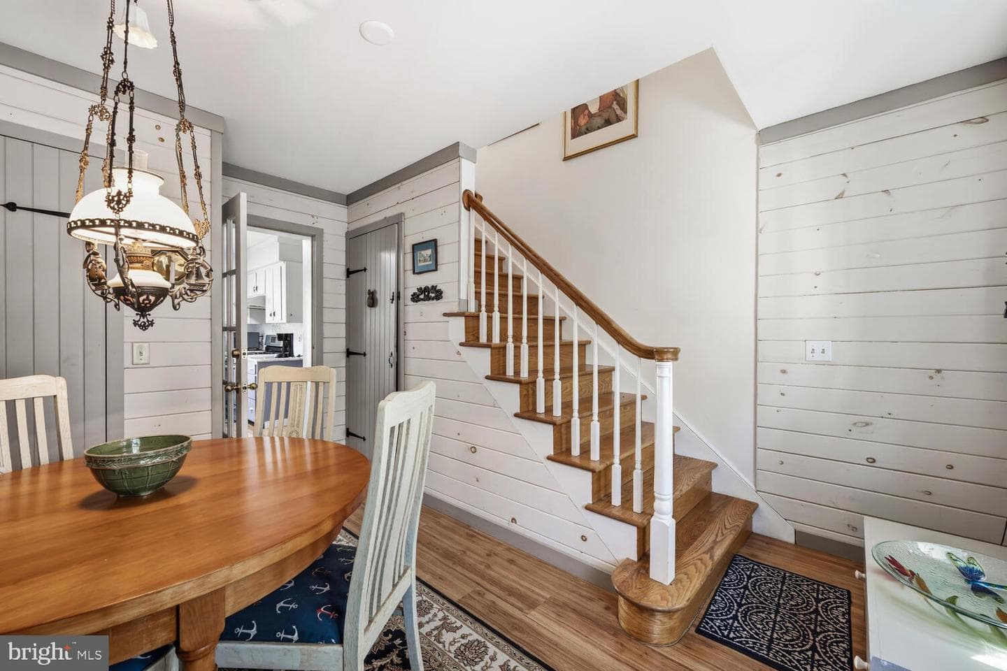 504 Seymour Avenue photo 32