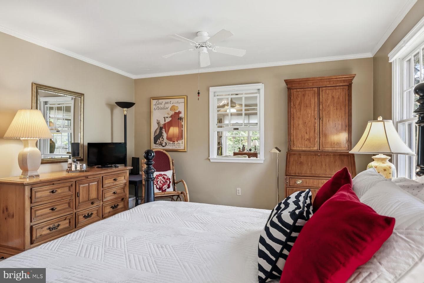 504 Seymour Avenue photo 37