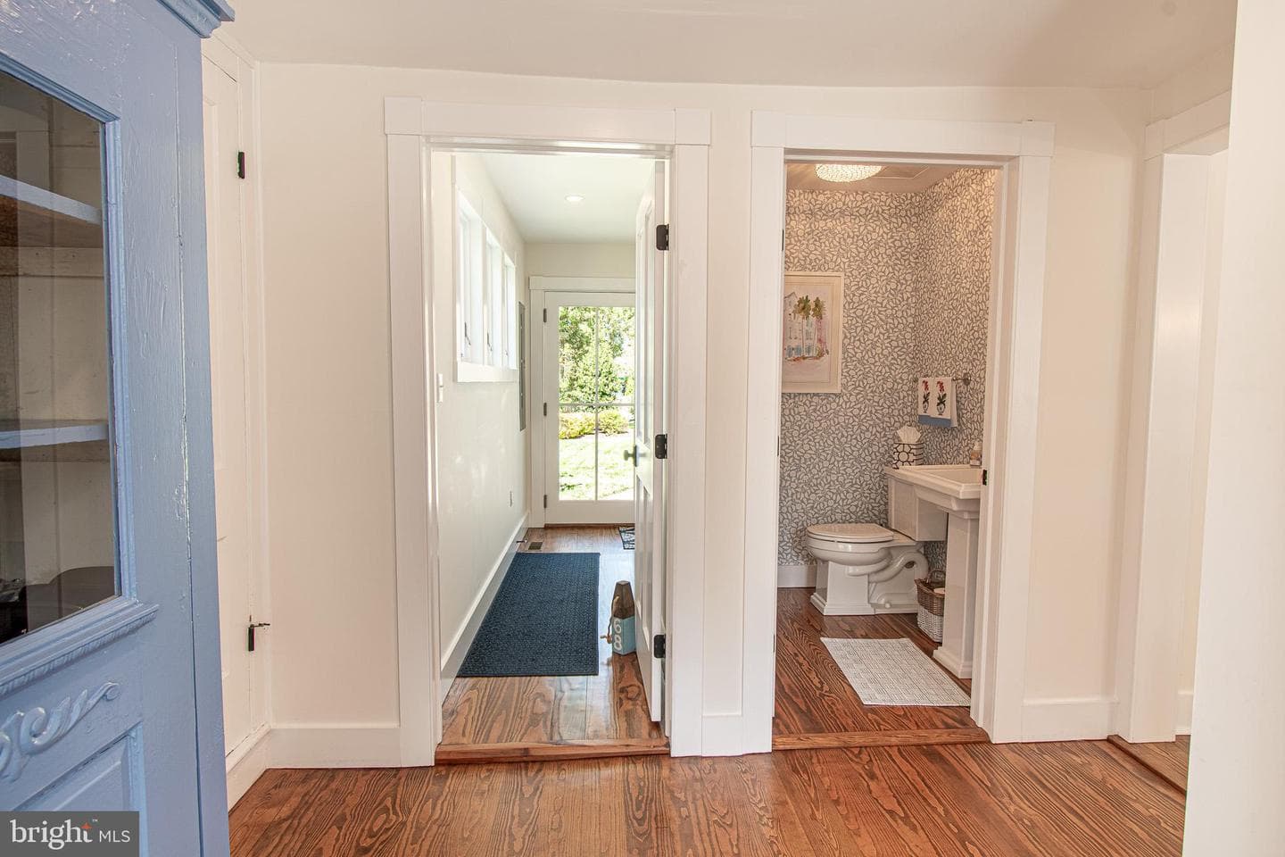 121 W Chestnut photo 28