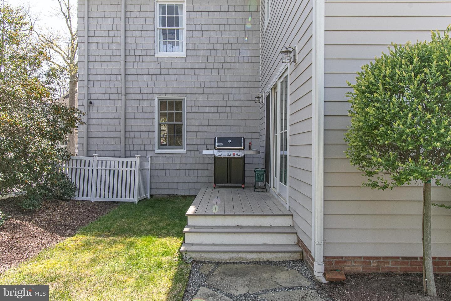 121 W Chestnut photo 50