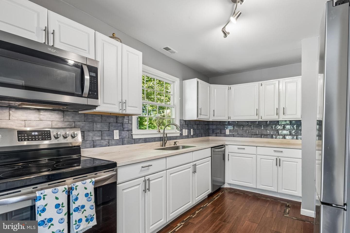 819 Chapel Farm Drive photo 6