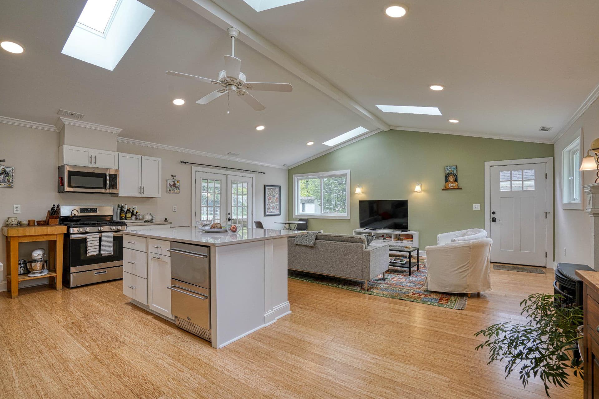 306 W Oak Avenue photo 15