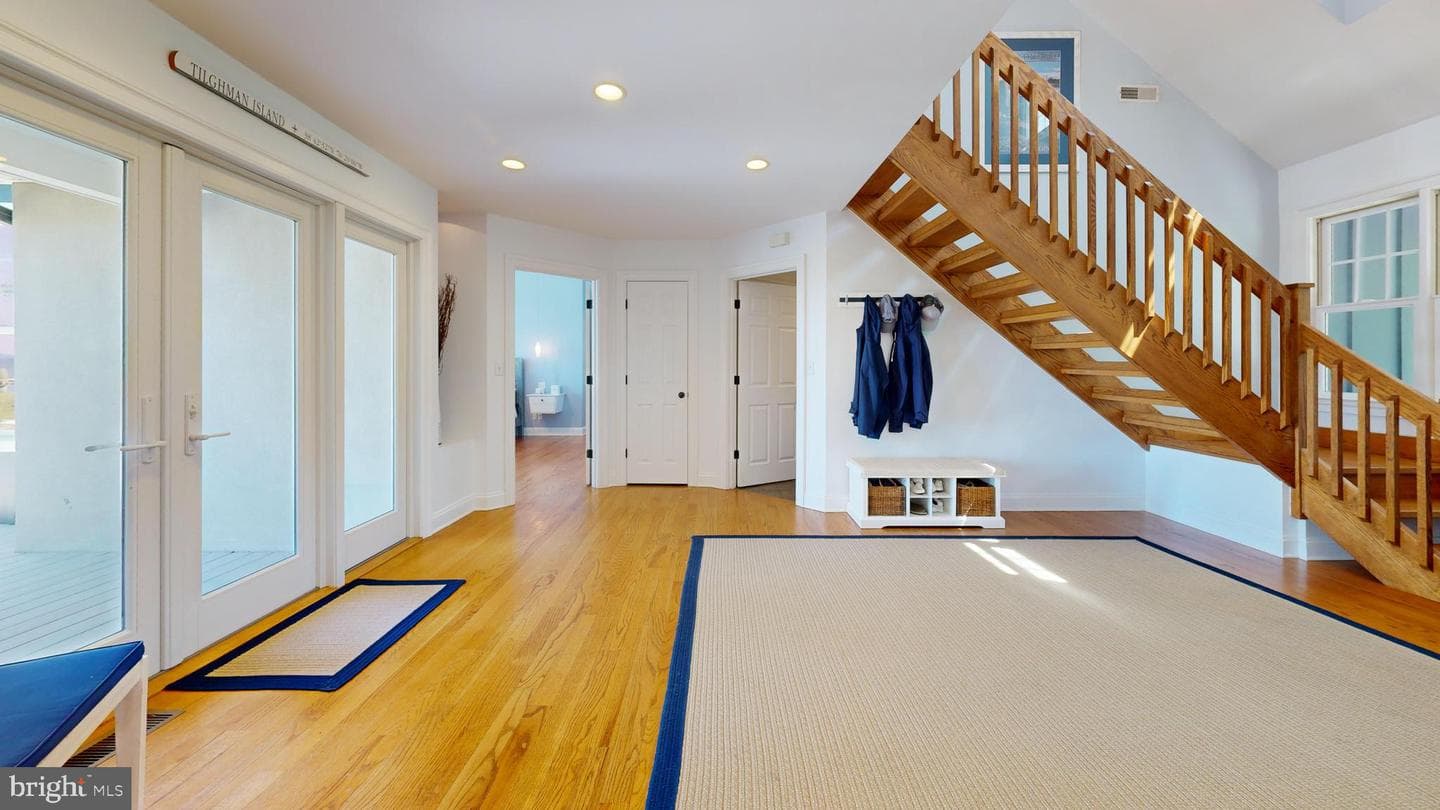 5698 Leeward Lane photo 7