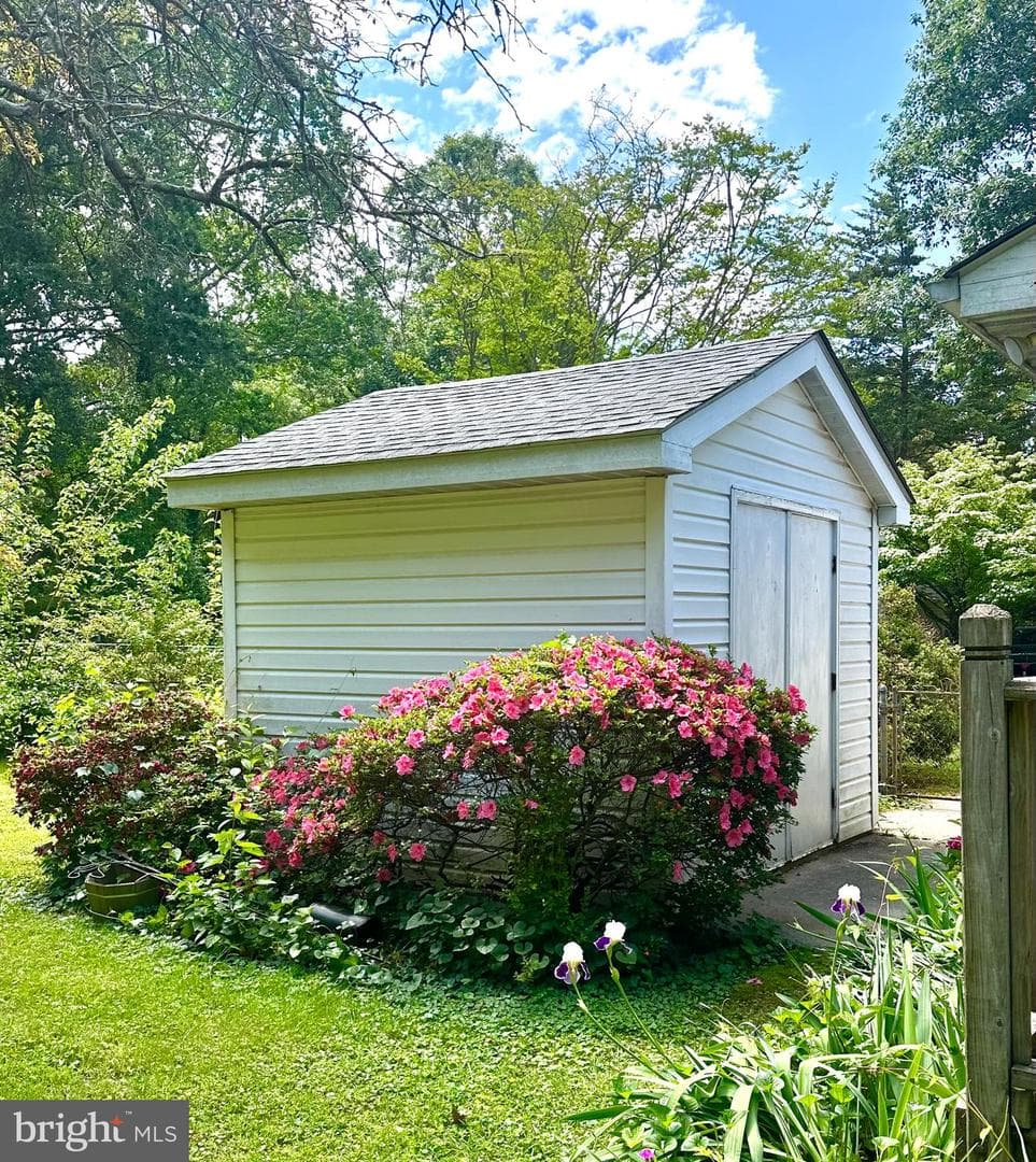818 Applewood Court photo 5
