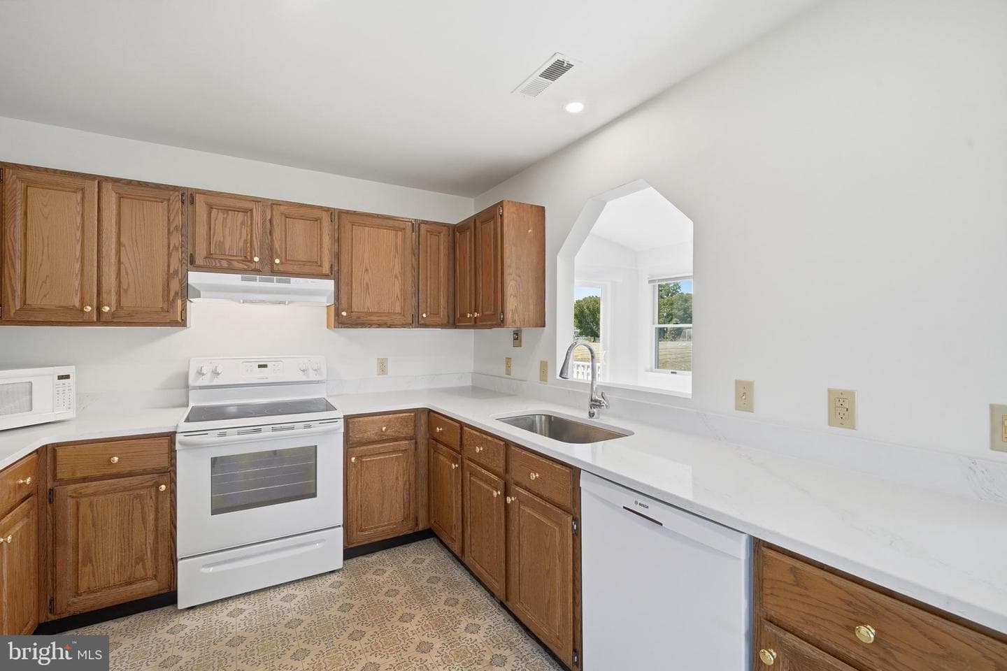 105 Pier Street E photo 19