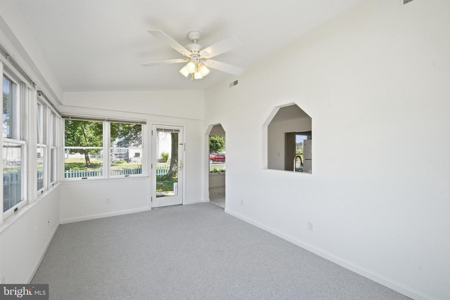 105 Pier Street E photo 23