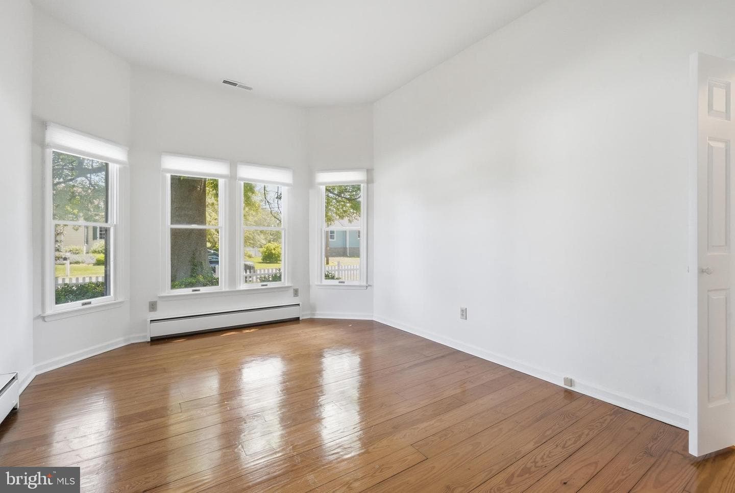 105 Pier Street E photo 25