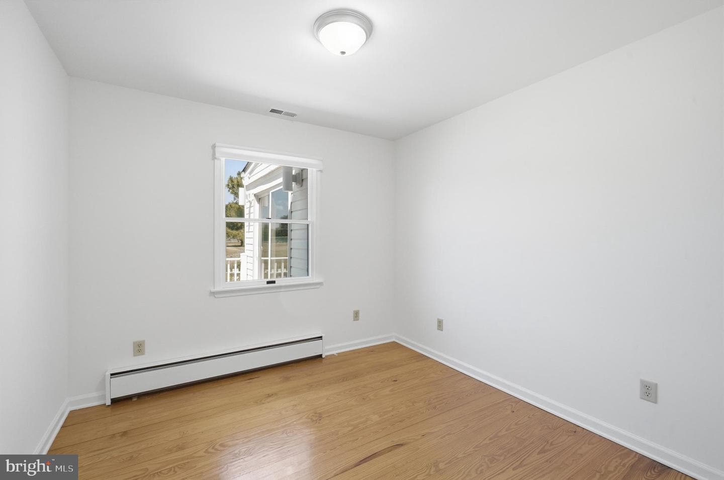 105 Pier Street E photo 27