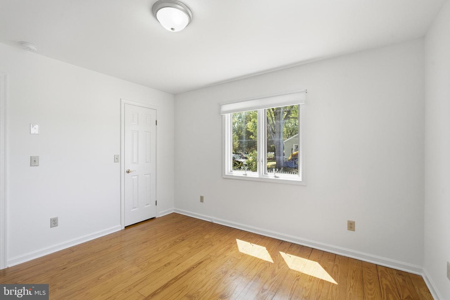 105 Pier Street E photo 28