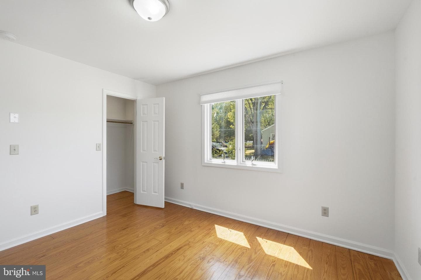 105 Pier Street E photo 29