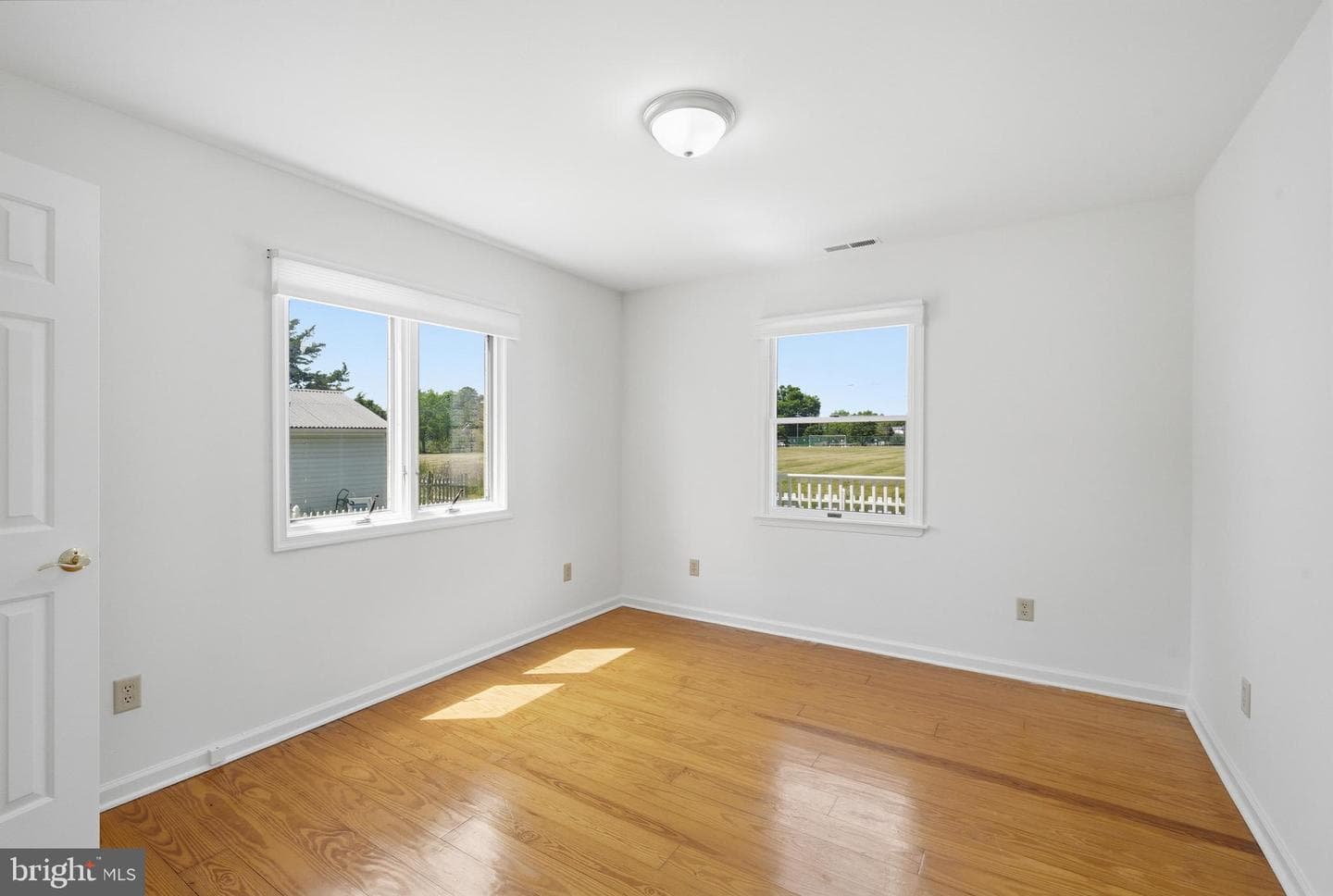 105 Pier Street E photo 30