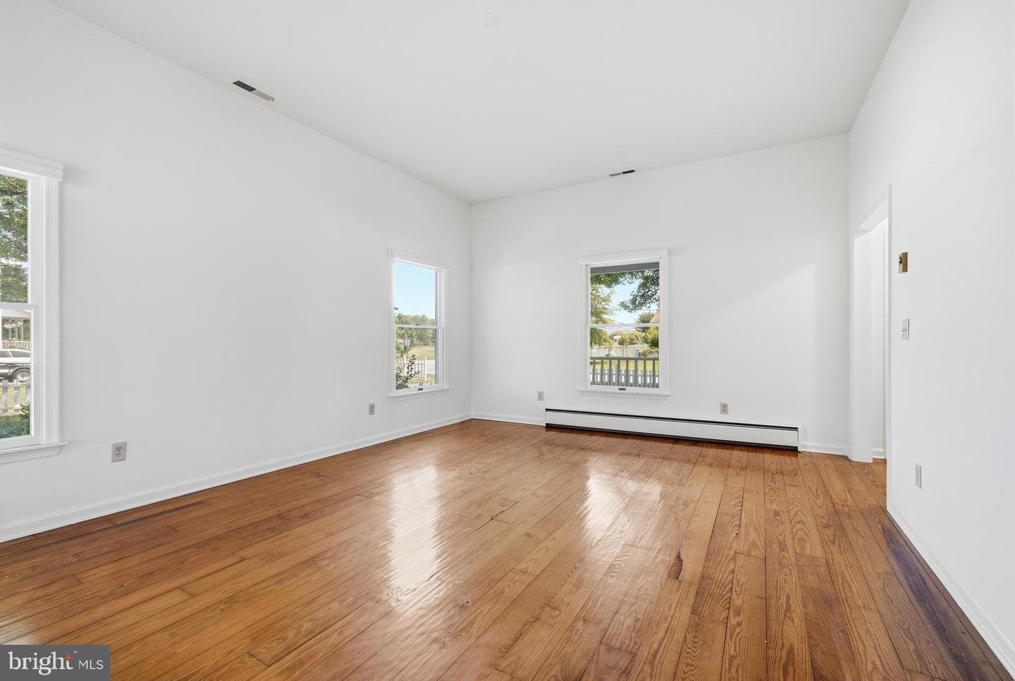 105 Pier Street E photo 32