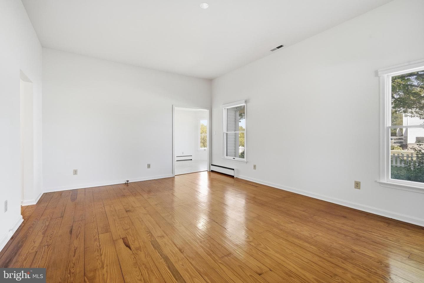 105 Pier Street E photo 33
