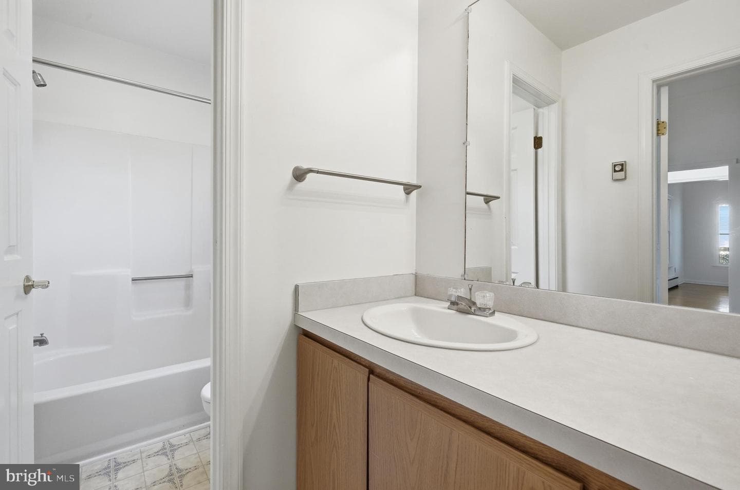 105 Pier Street E photo 35