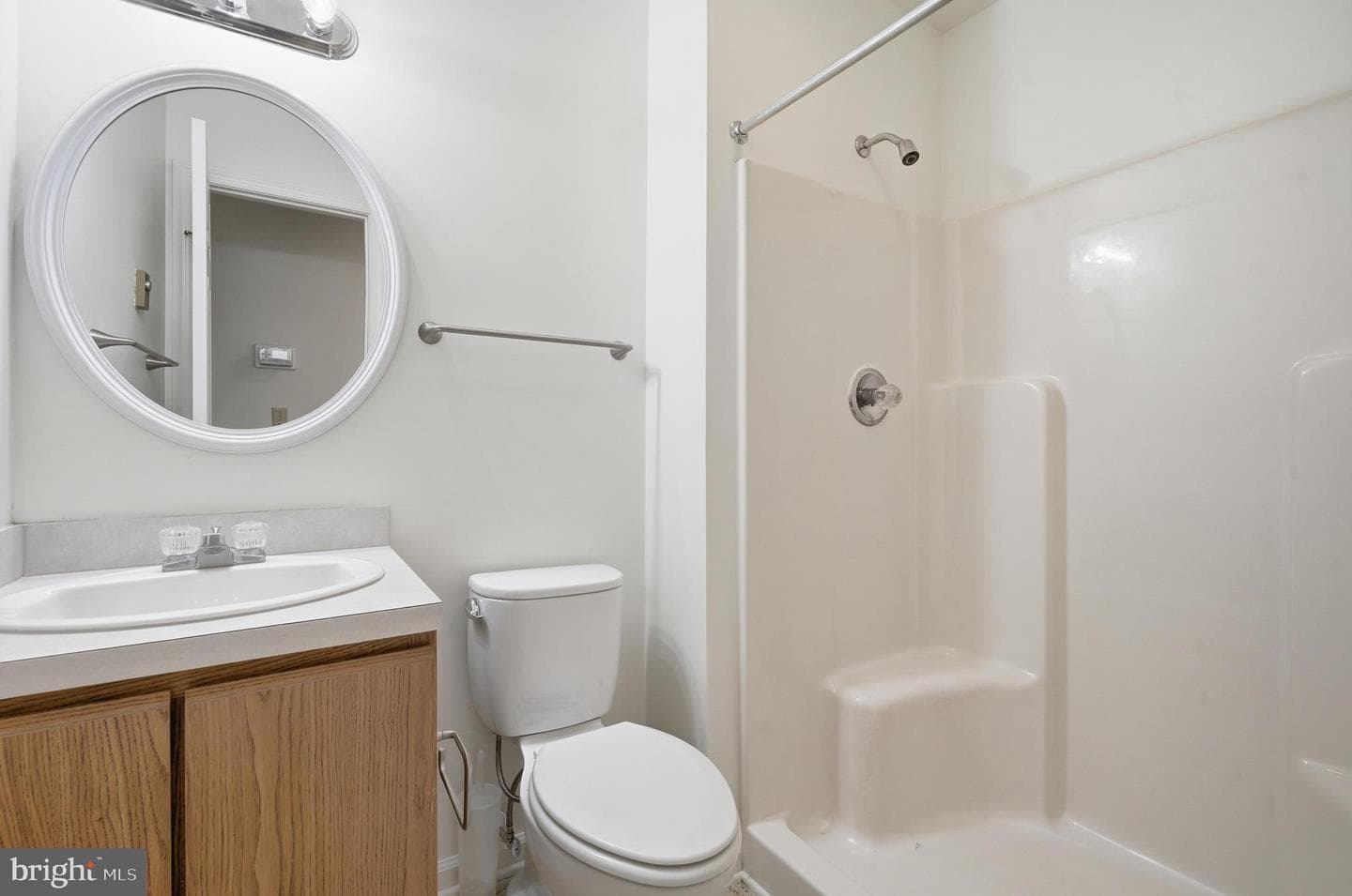 105 Pier Street E photo 36