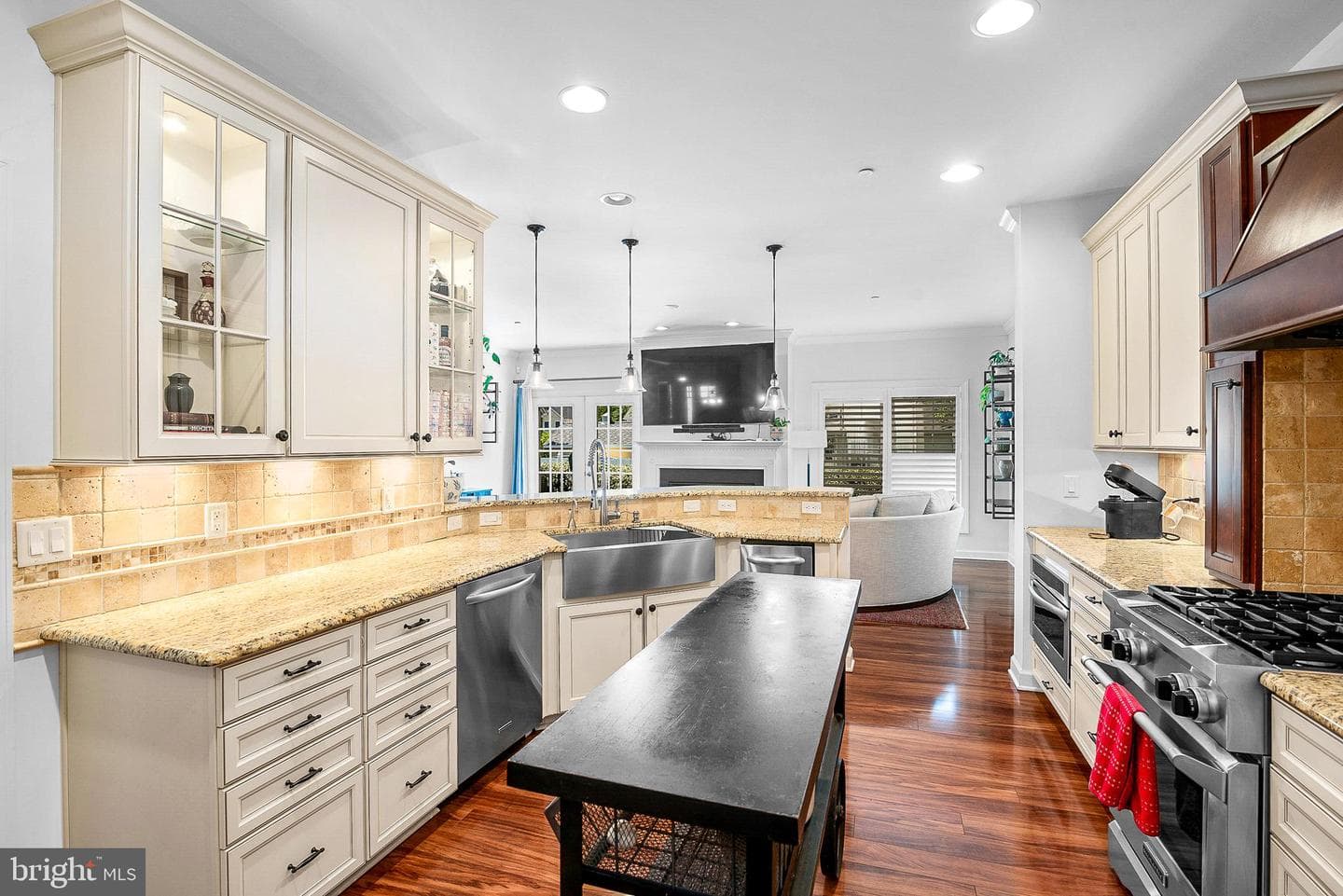 109 W Marengo Street photo 13