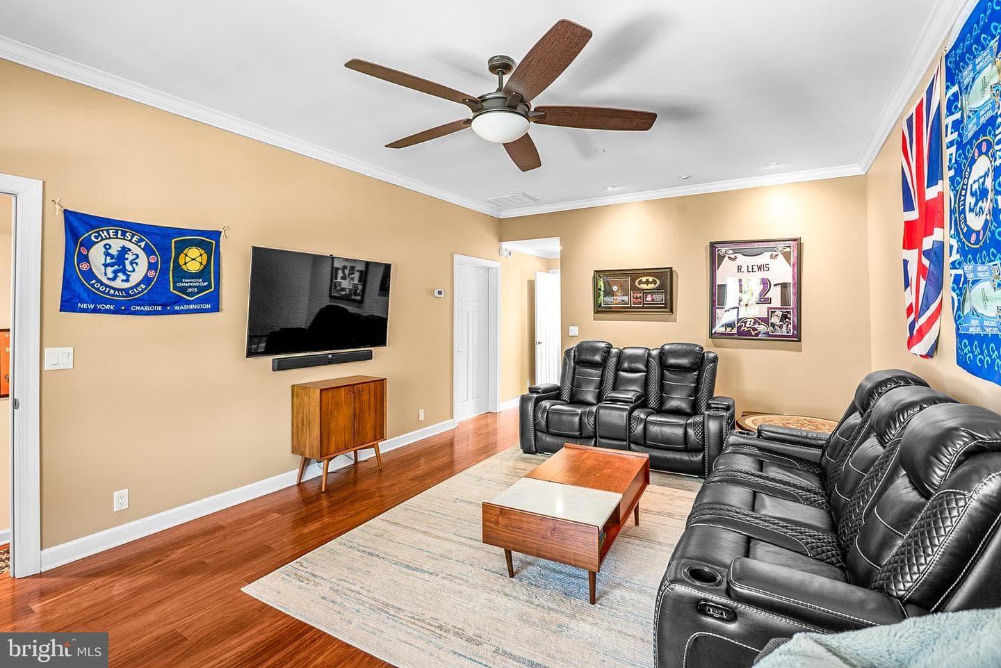 109 W Marengo Street photo 20