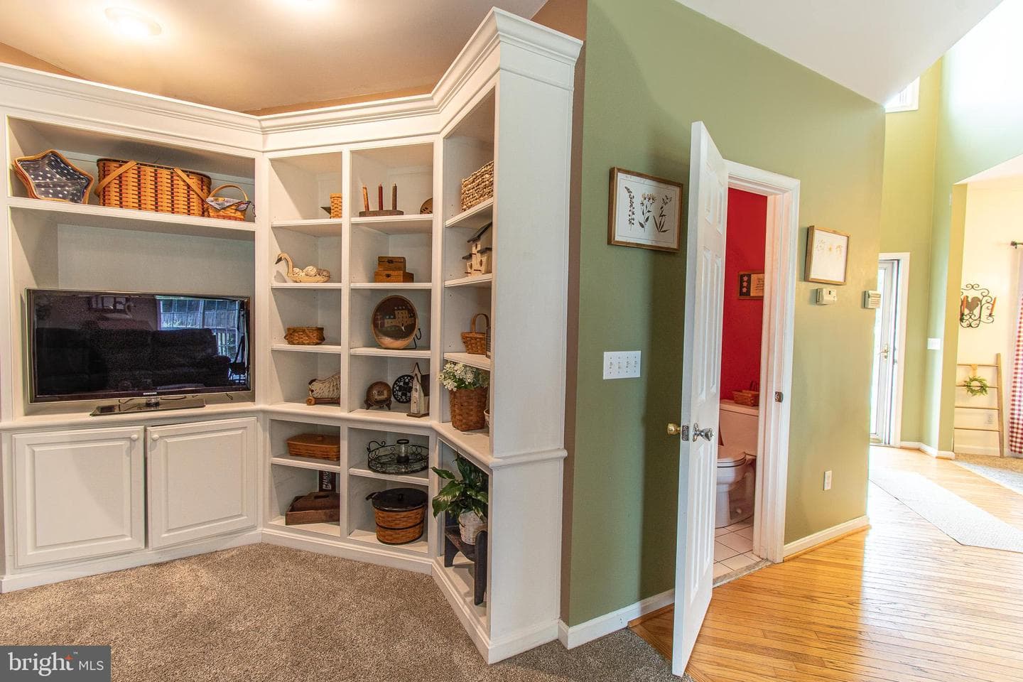 8804 Roundhouse Cir photo 9