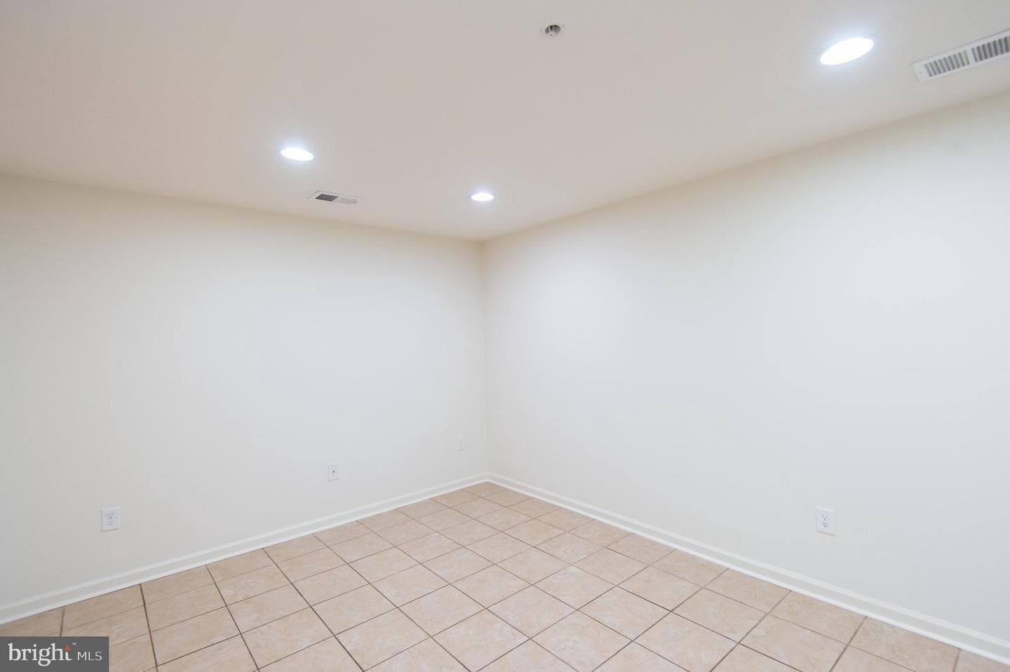 300 Dixon Street #505 photo 36