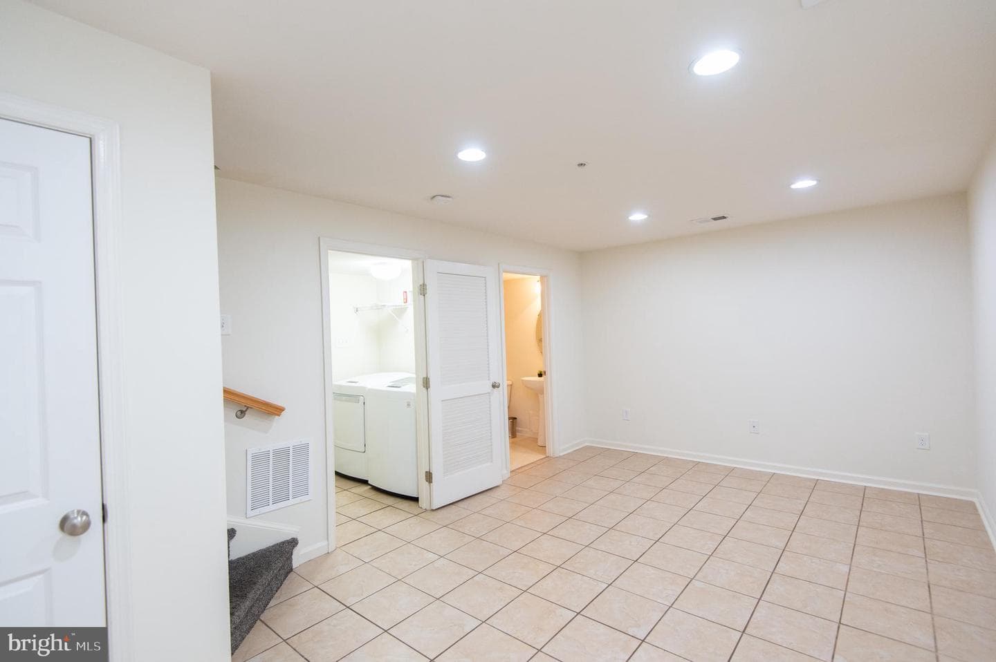 300 Dixon Street #505 photo 39