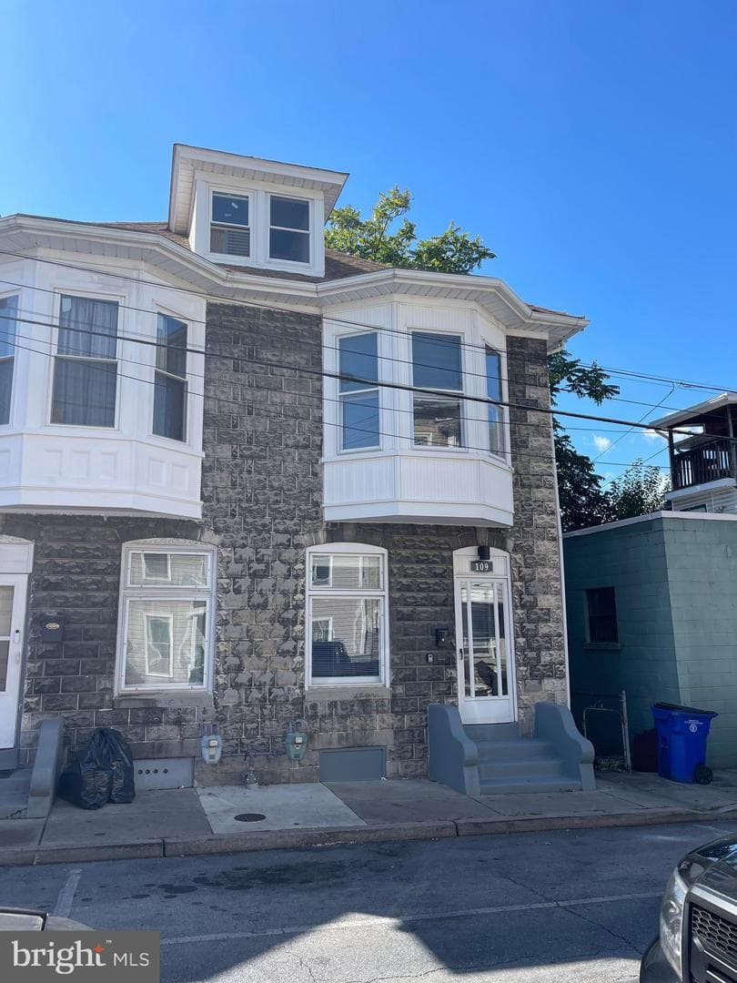 109 Randolph Avenue photo 1