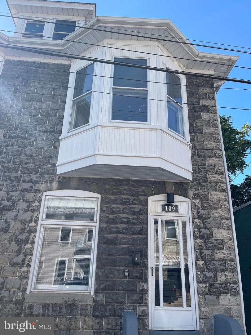109 Randolph Avenue photo 2