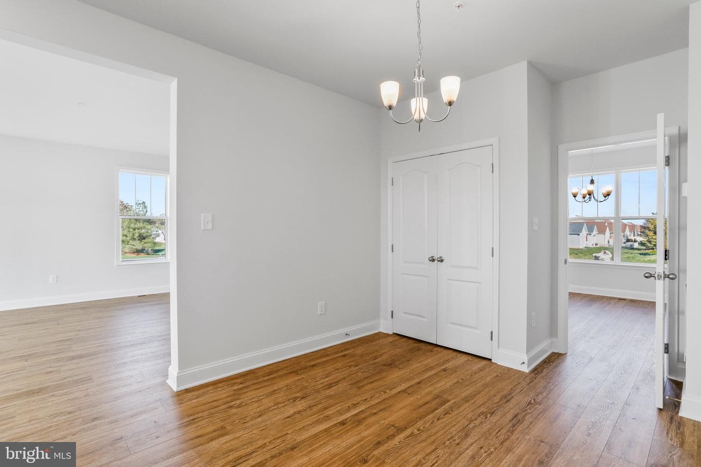 18937 Amesbury Road photo 12