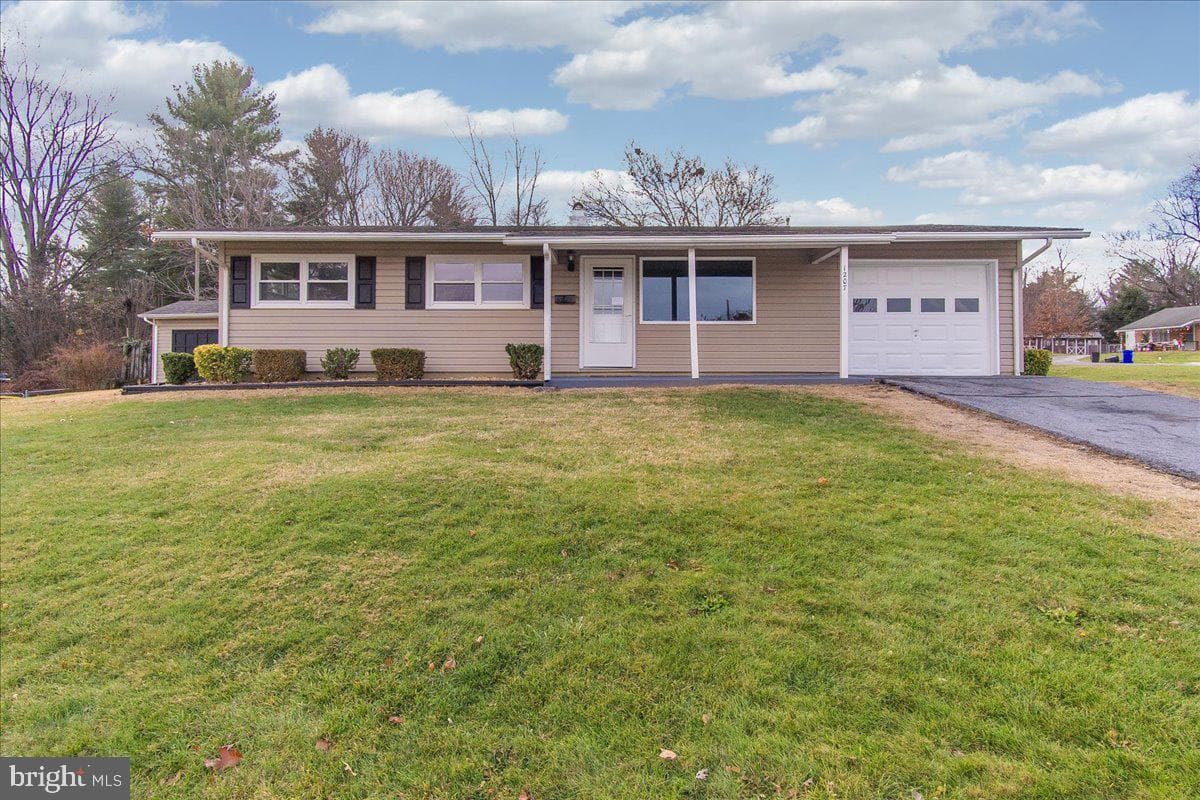 1207 Outer Drive photo 3