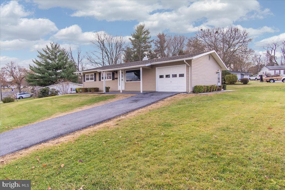 1207 Outer Drive photo 4
