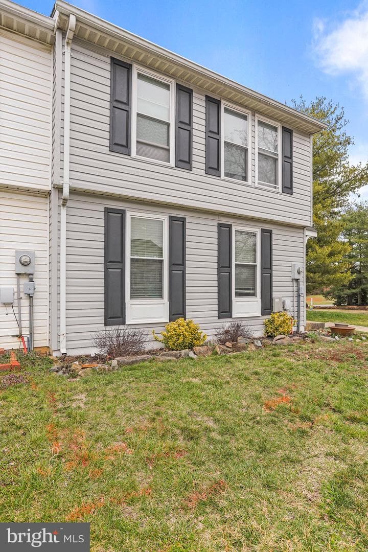1548 Iris Court photo 3