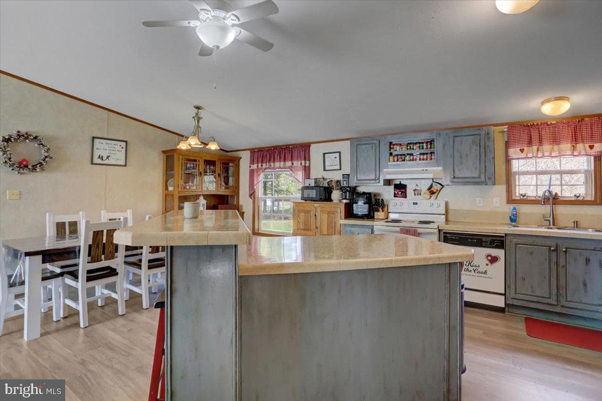 15530 Mobile Road photo 10
