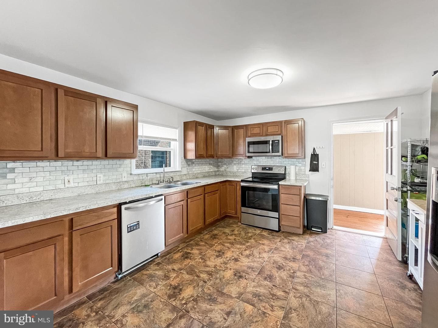 612 Guilford Avenue photo 4
