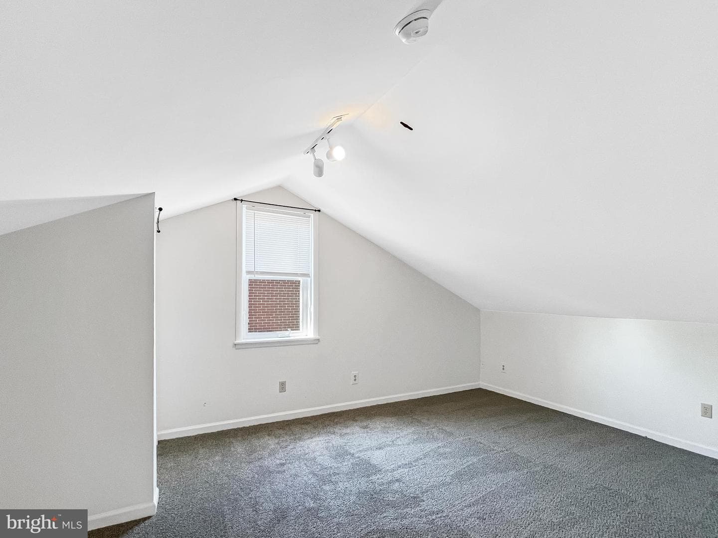 612 Guilford Avenue photo 7