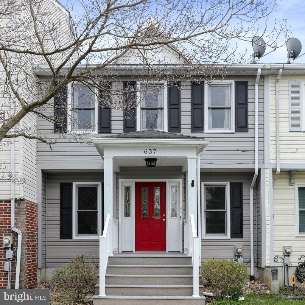 637 Knightsbridge Drive photo 1