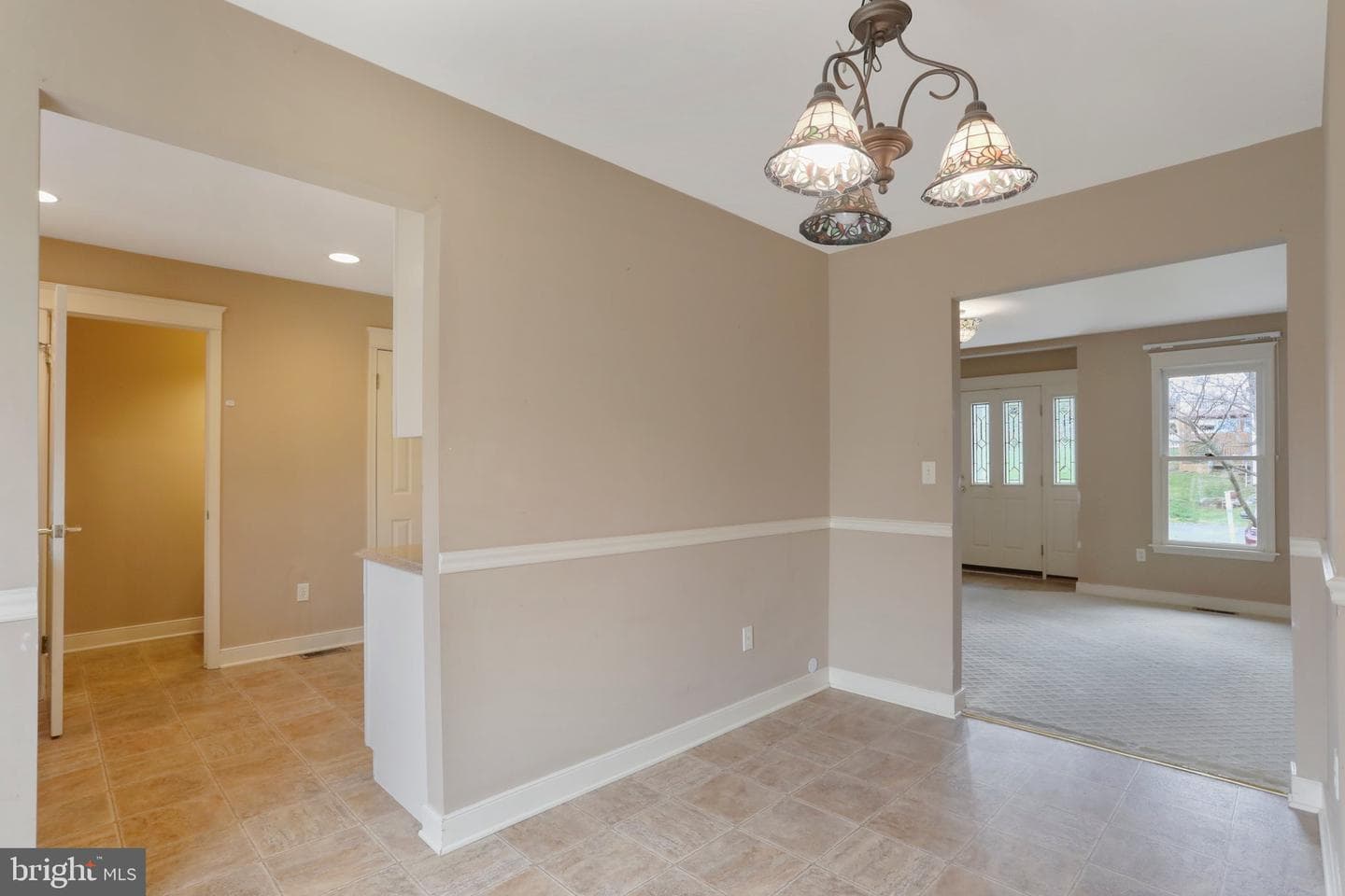 637 Knightsbridge Drive photo 10