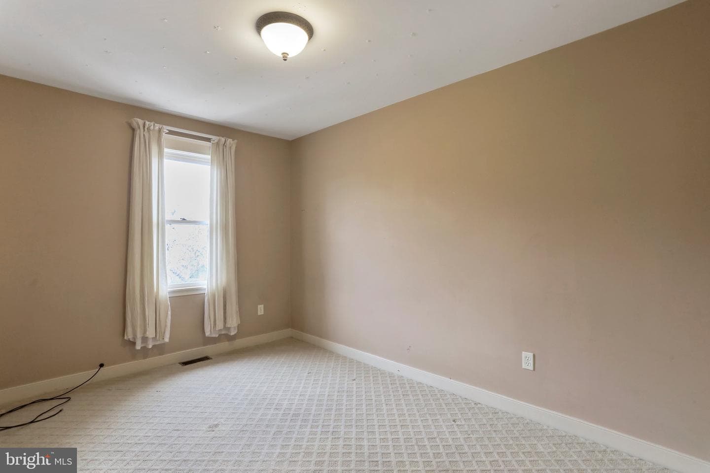 637 Knightsbridge Drive photo 11