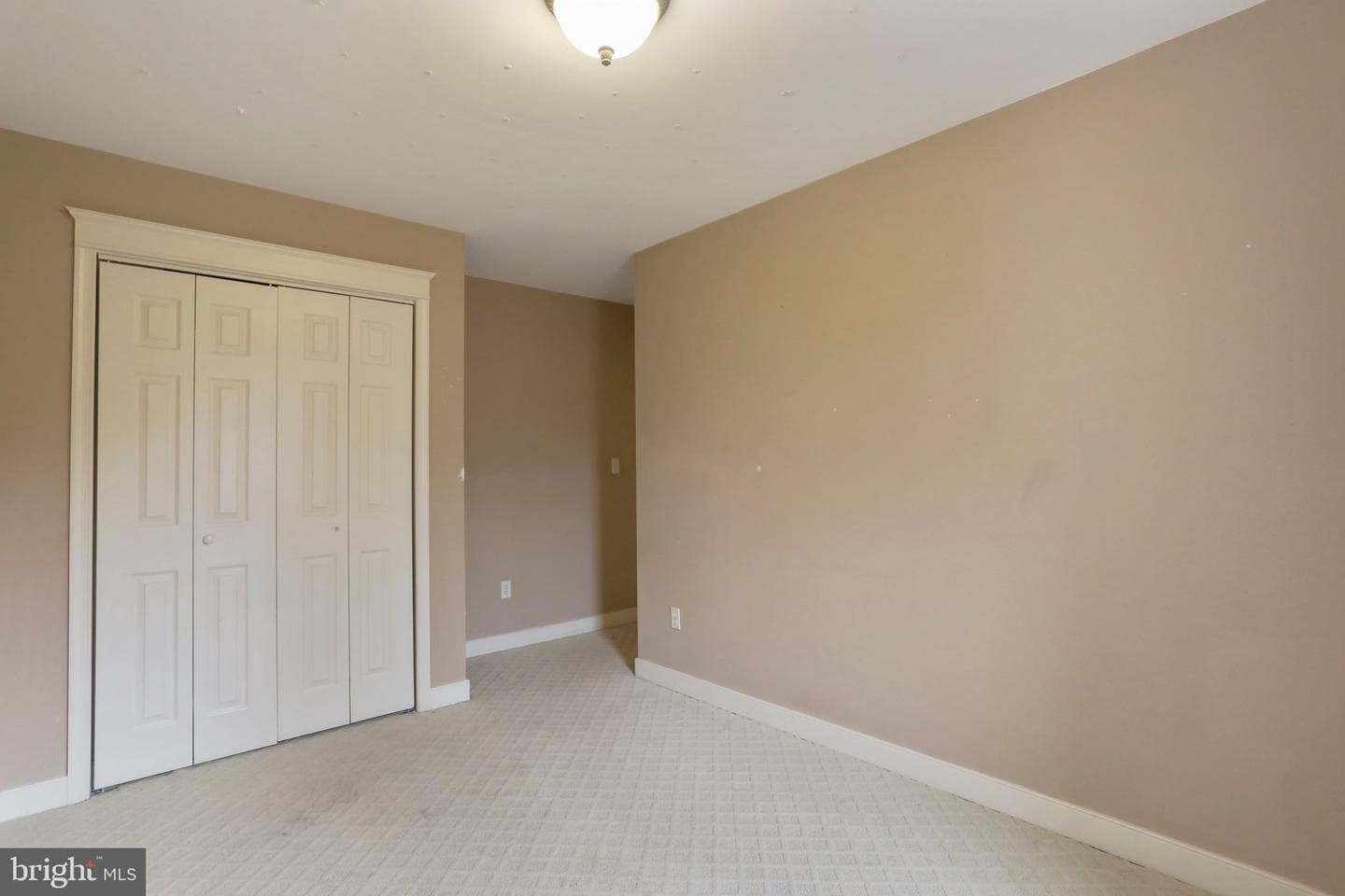 637 Knightsbridge Drive photo 13
