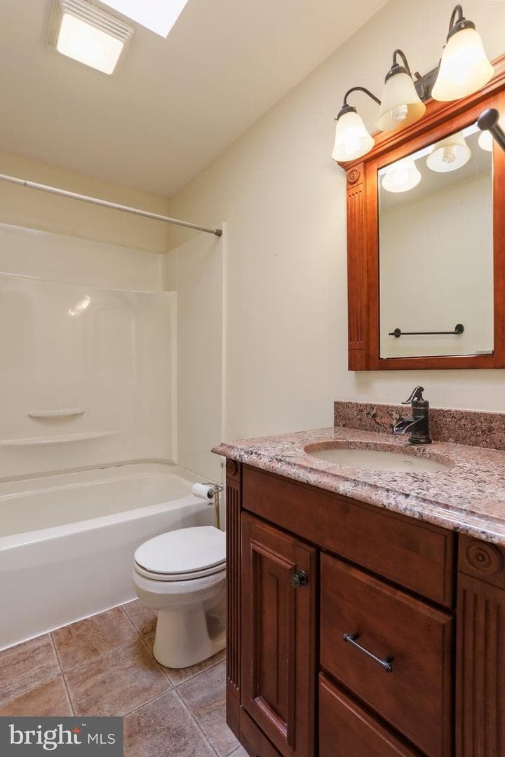637 Knightsbridge Drive photo 16