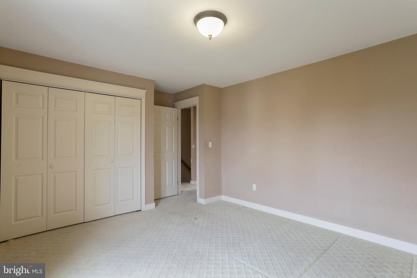 637 Knightsbridge Drive photo 17