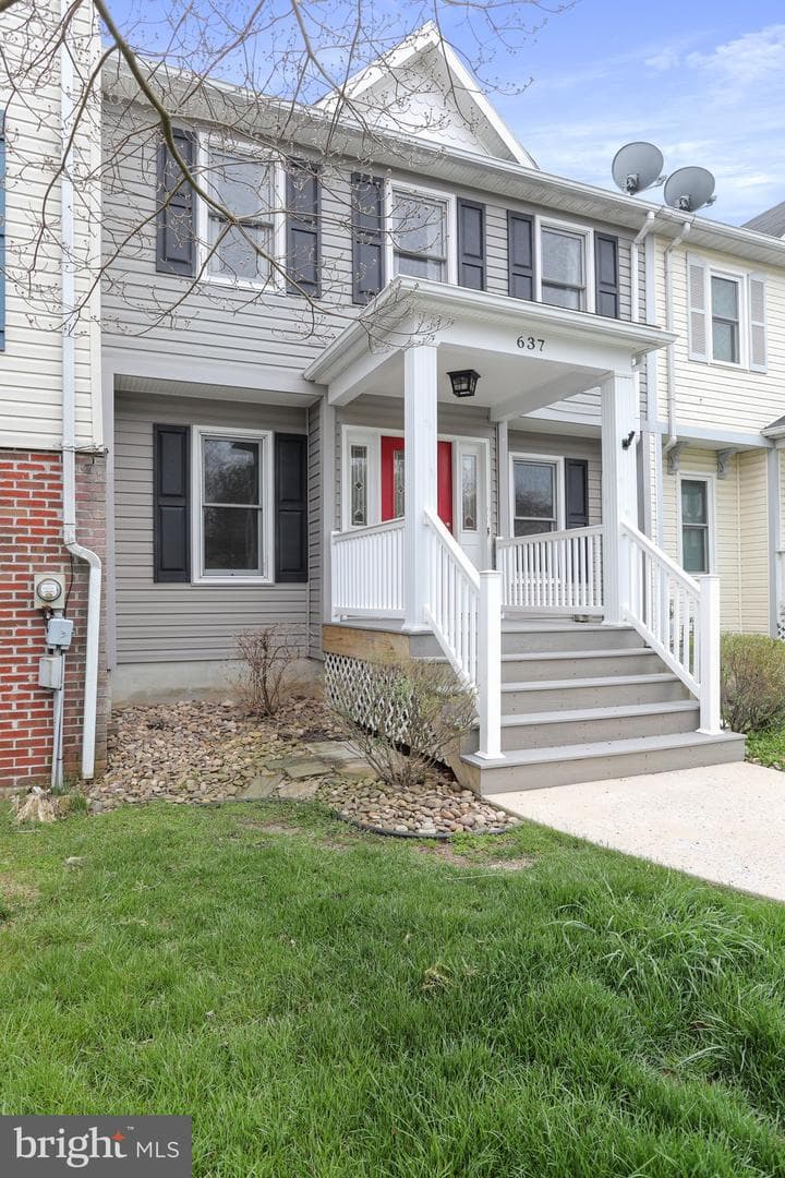 637 Knightsbridge Drive photo 2