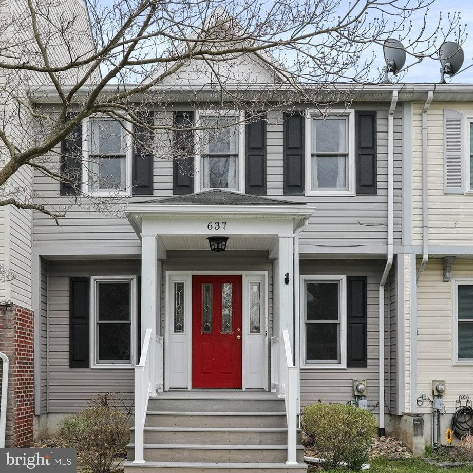 637 Knightsbridge Drive photo 3