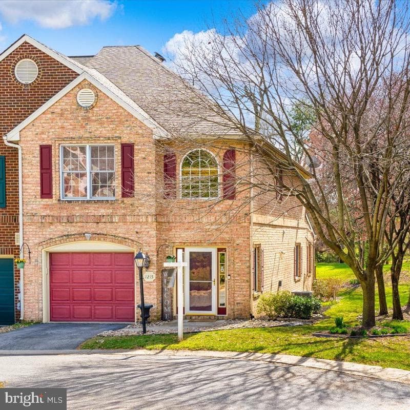 1215 Lindsay Lane photo 1