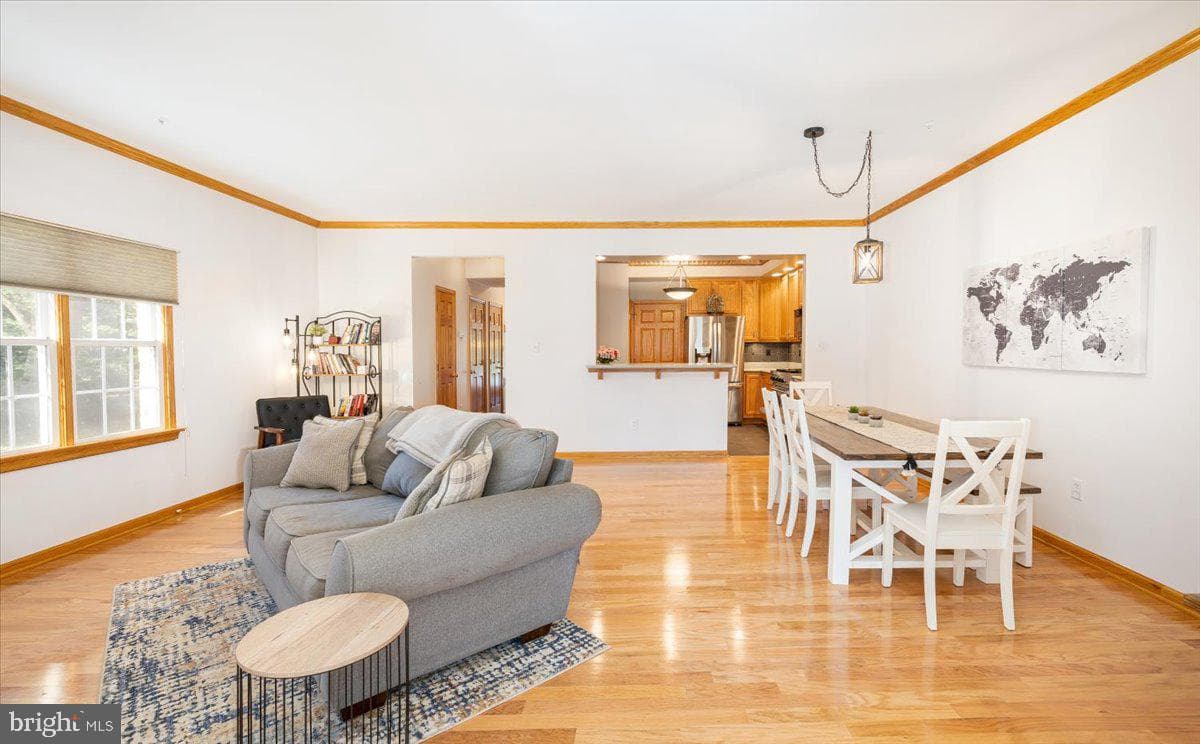 1215 Lindsay Lane photo 10