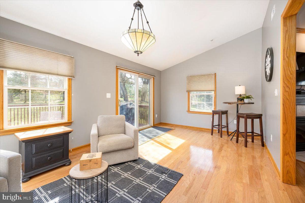 1215 Lindsay Lane photo 23